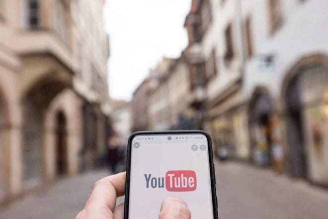 Image d'illustration. Youtube téléphone