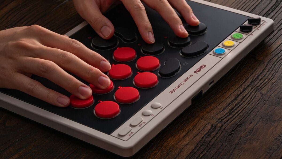 8BitDo dévoile une manette arcade ultra-fine, rivalisant d’élégance avec le MacBook Pro