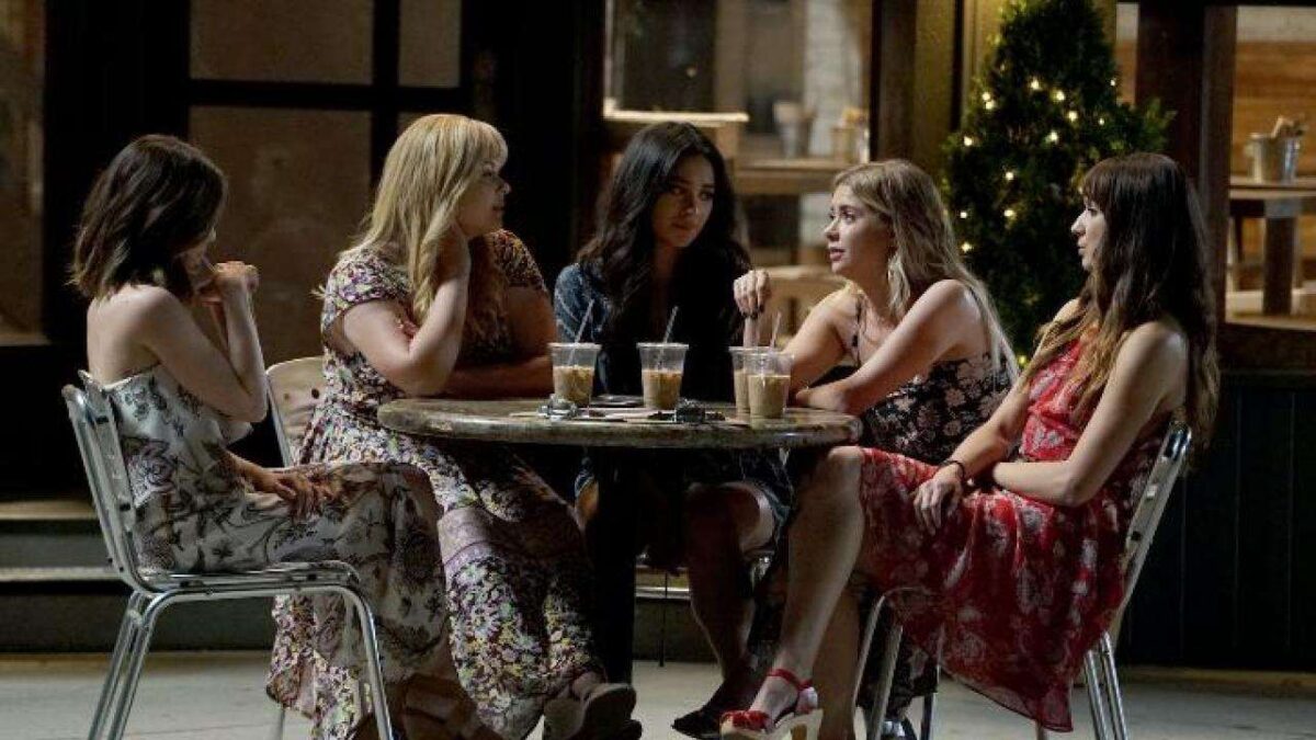 Les raisons derrière l’annulation de Ravenswood, le spin-off de Pretty Little Liars, après une seule saison