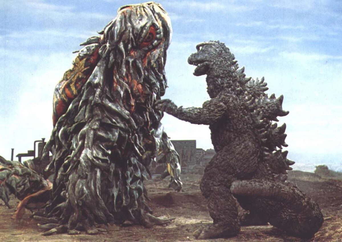 Dans les années 1970, Godzilla affronte la pollution dans un film-monstre totalement déjanté