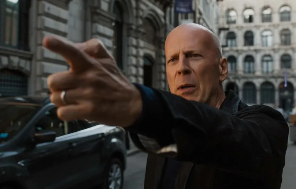 Sept ans après sa sortie, ce remake d’action controversé avec Bruce Willis cartonne sur Netflix mondialement