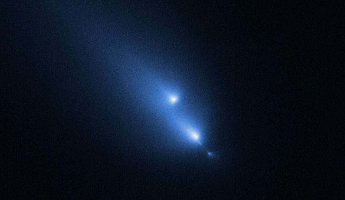 Hubble immortalise la désintégration spectaculaire d’une comète en direct