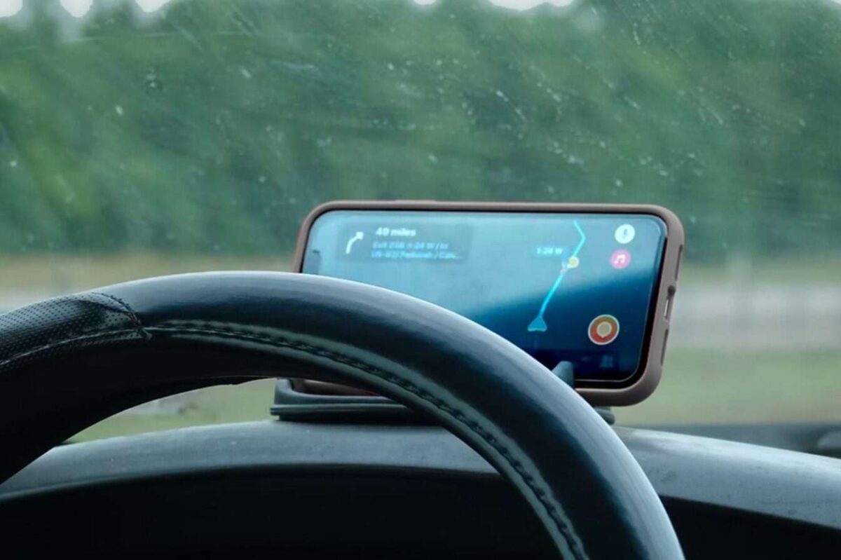 Waze ou Google Maps : quelle appli domine pour signaler les incidents sur la route ?