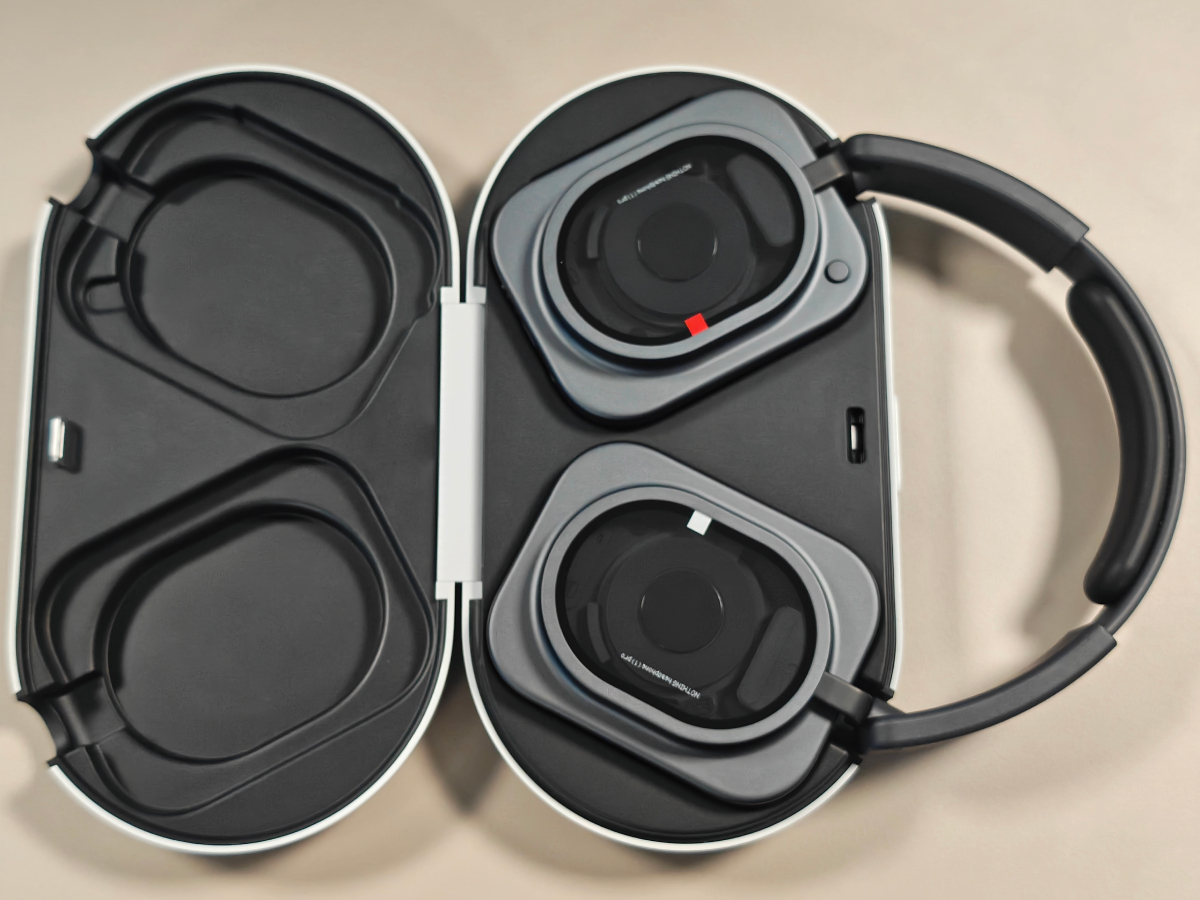 Pochette ouverte du Nothing Headphone(1) Pro