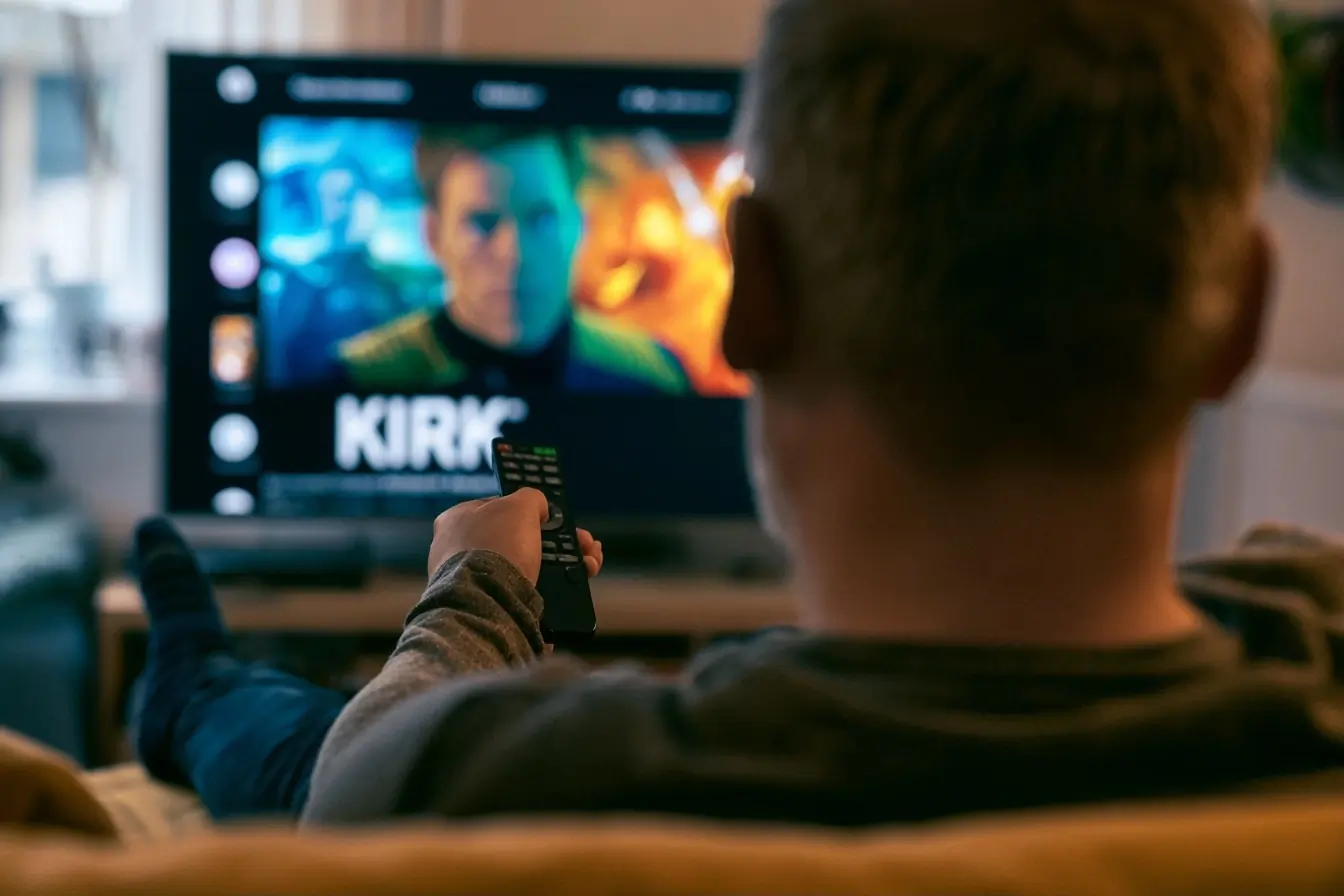 Téléviseur avec une série et le nom Kirk